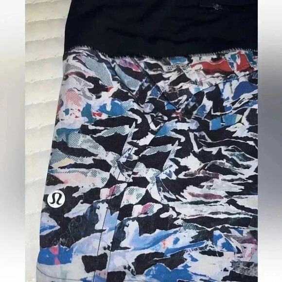 Lululemon Break Free Short (2.5") Culture Clash Multi Black size 8 - Picture 6 of 7